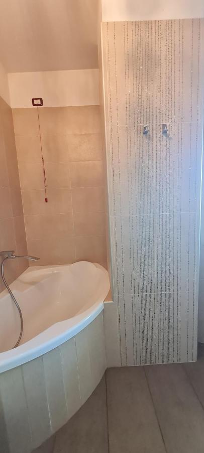 Salute Apartments Терни Екстериор снимка